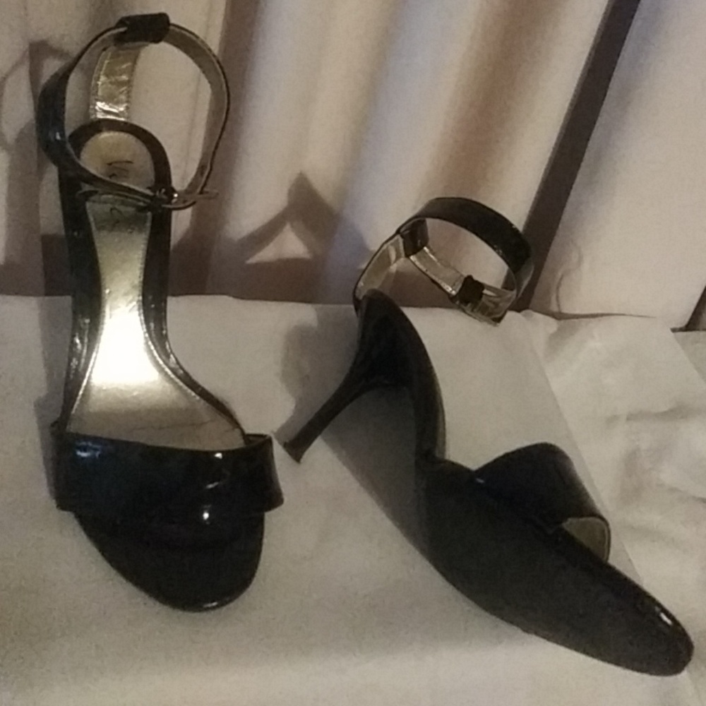 Shoes - Picture 4 of 4